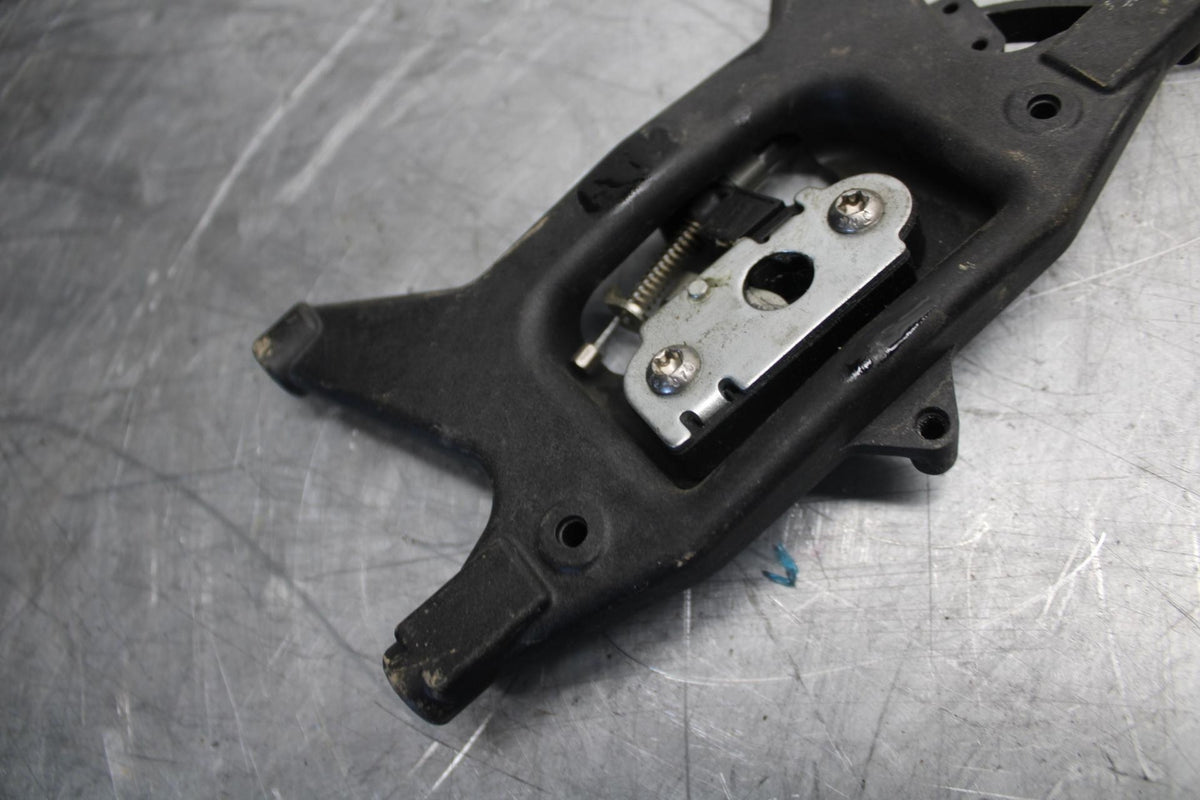22 KTM 890 ADVENTURE   REAR  SEAT PAD  PILLION LATCH LOCK BB514