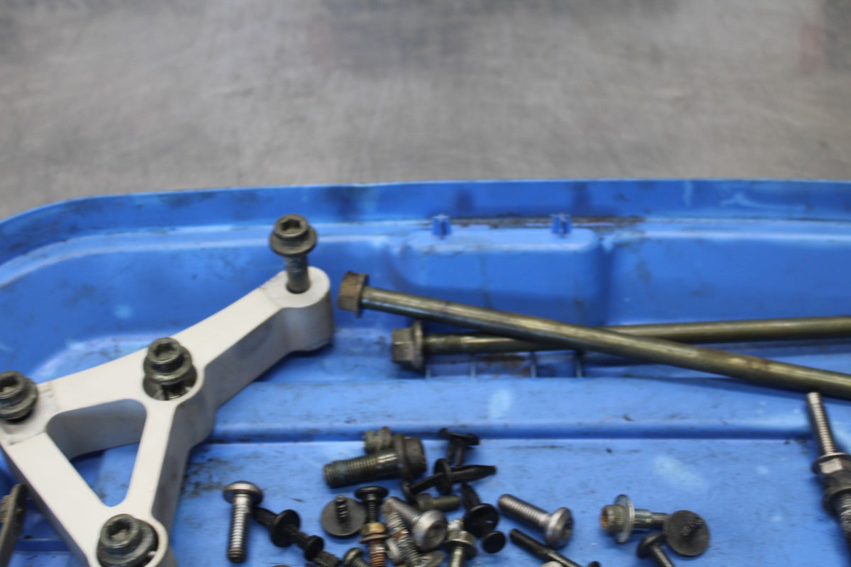 03-04 YAMAHA YZF R6S MOUNTING BOLTS HARDWARE SCREWS BB890