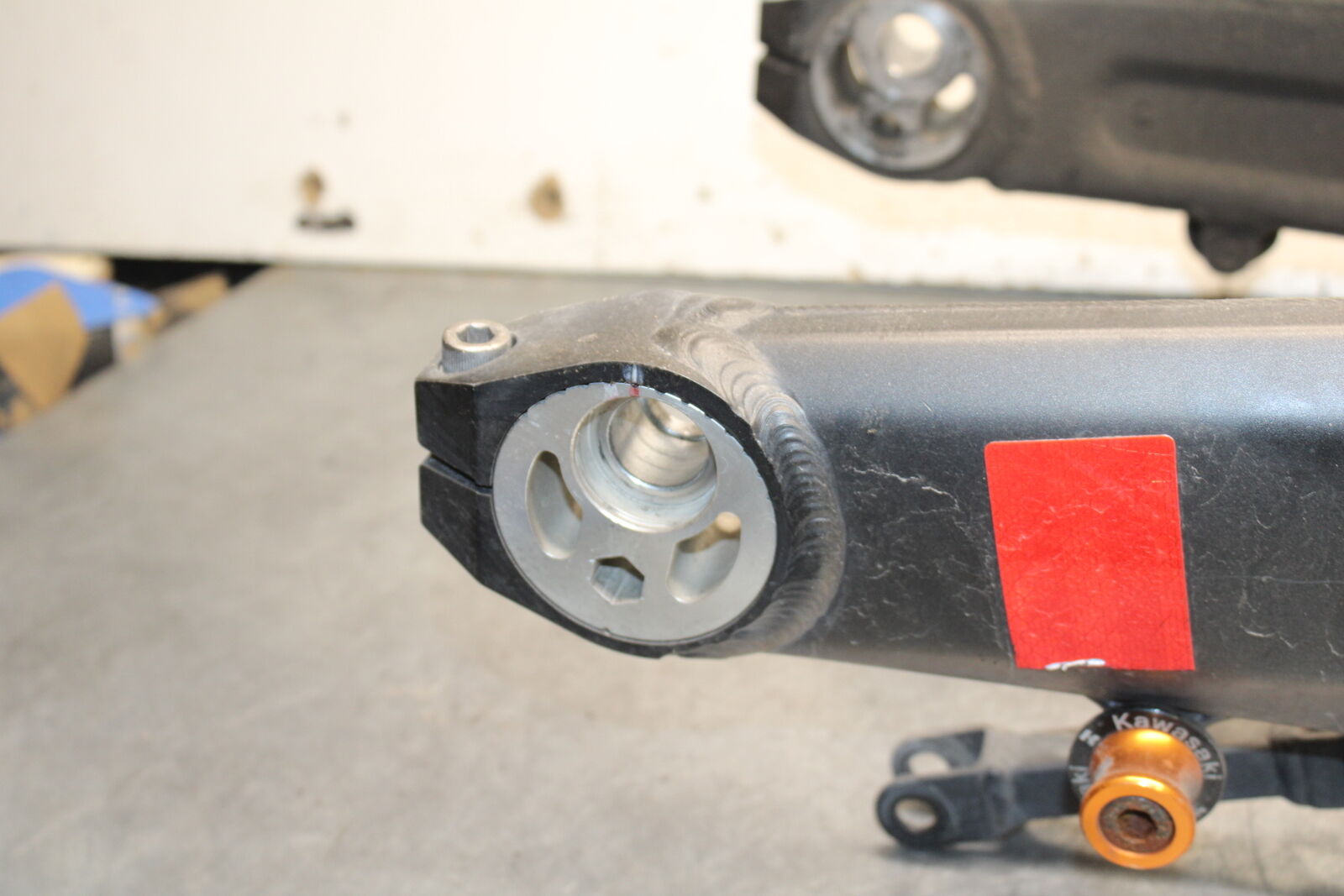 12-13 KAWASAKI Z1000 REAR SWINGARM BACK SUSPENSION SWING ARM BB743