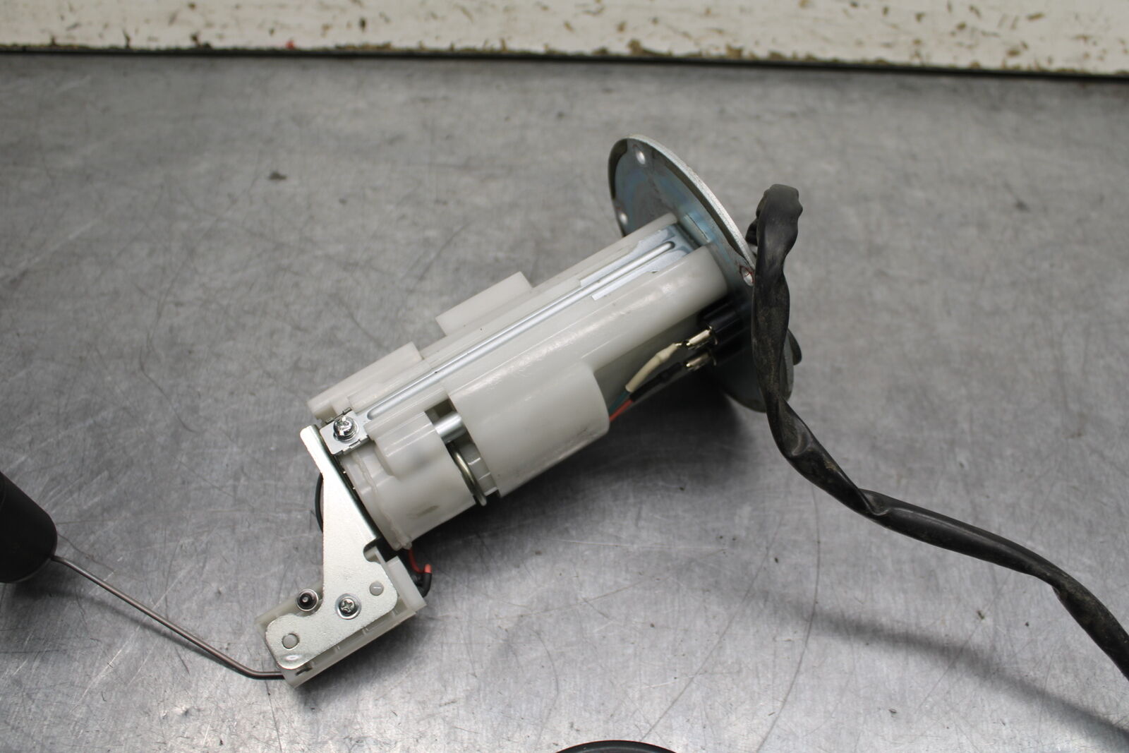 12-13 KAWASAKI Z1000 FUEL PUMP GAS PETROL SENDER UNIT BB743