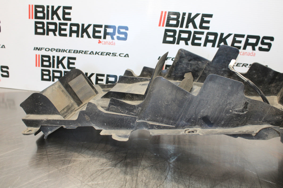 00 SUZUKI SV650 REAR BACK TAIL UNDERTAIL BATTERY TRAY PLASTIC BB156