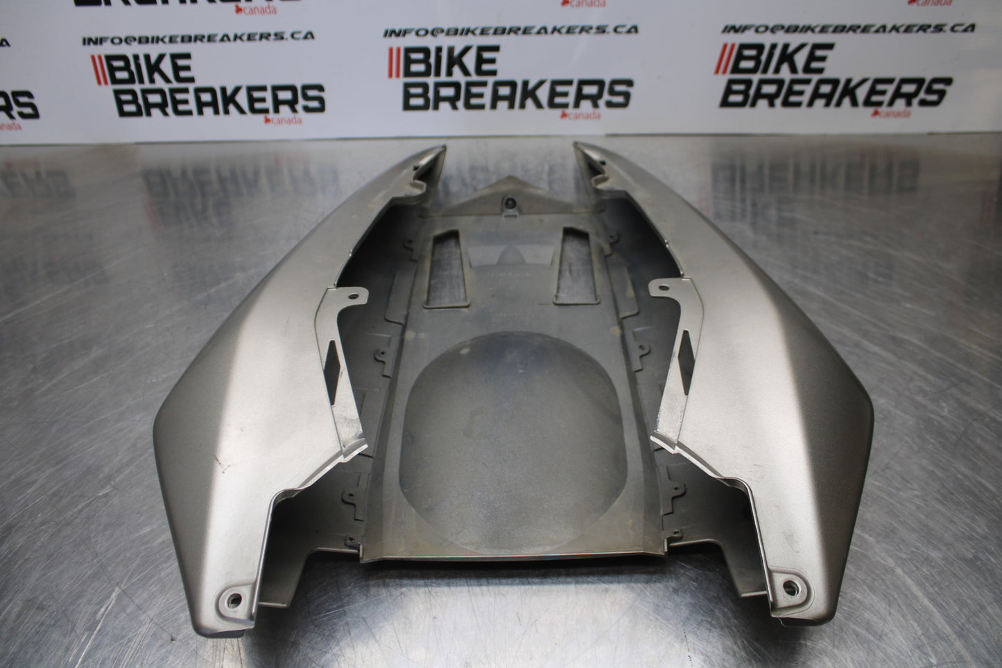 04-05 KAWASAKI NINJA ZX10R REAR BACK TAIL FAIRING COWL SHROUD BB163