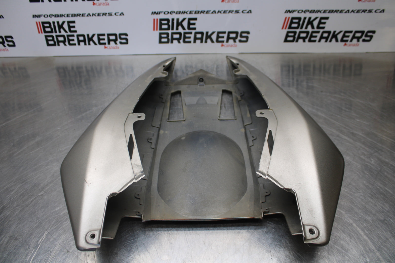 04-05 KAWASAKI NINJA ZX10R REAR BACK TAIL FAIRING COWL SHROUD BB163