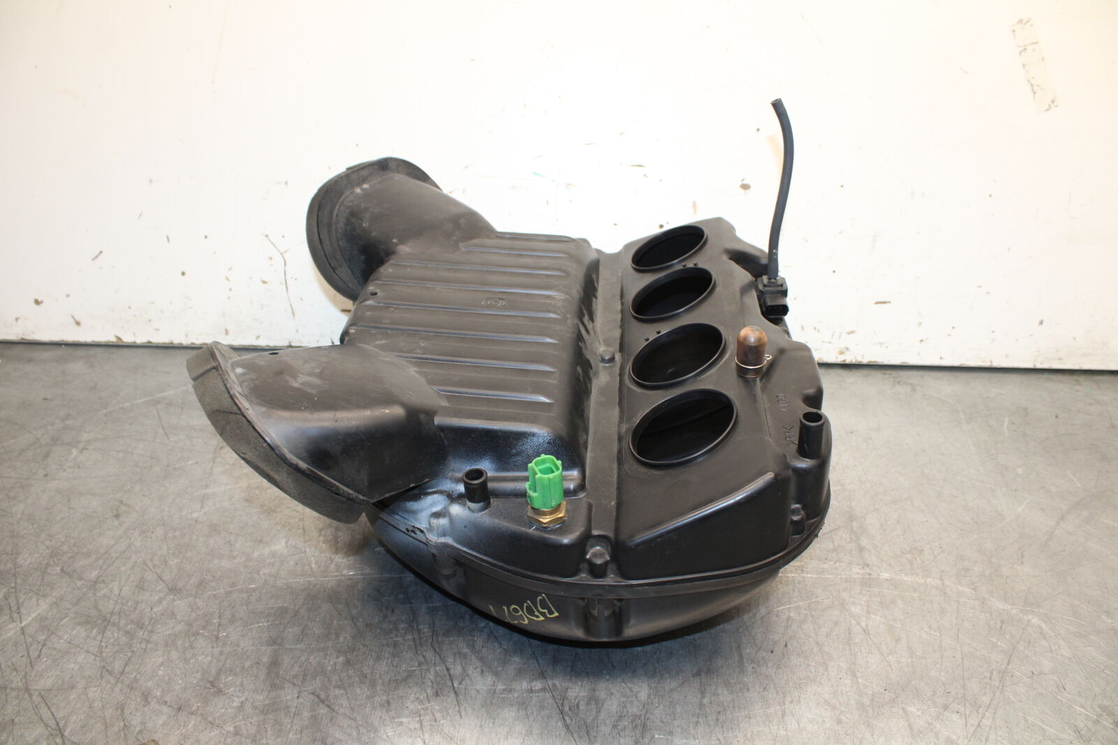 05-06 SUZUKI GSXR1000 AIRBOX AIR INTAKE FILTER BOX 13700-41G00 BB677