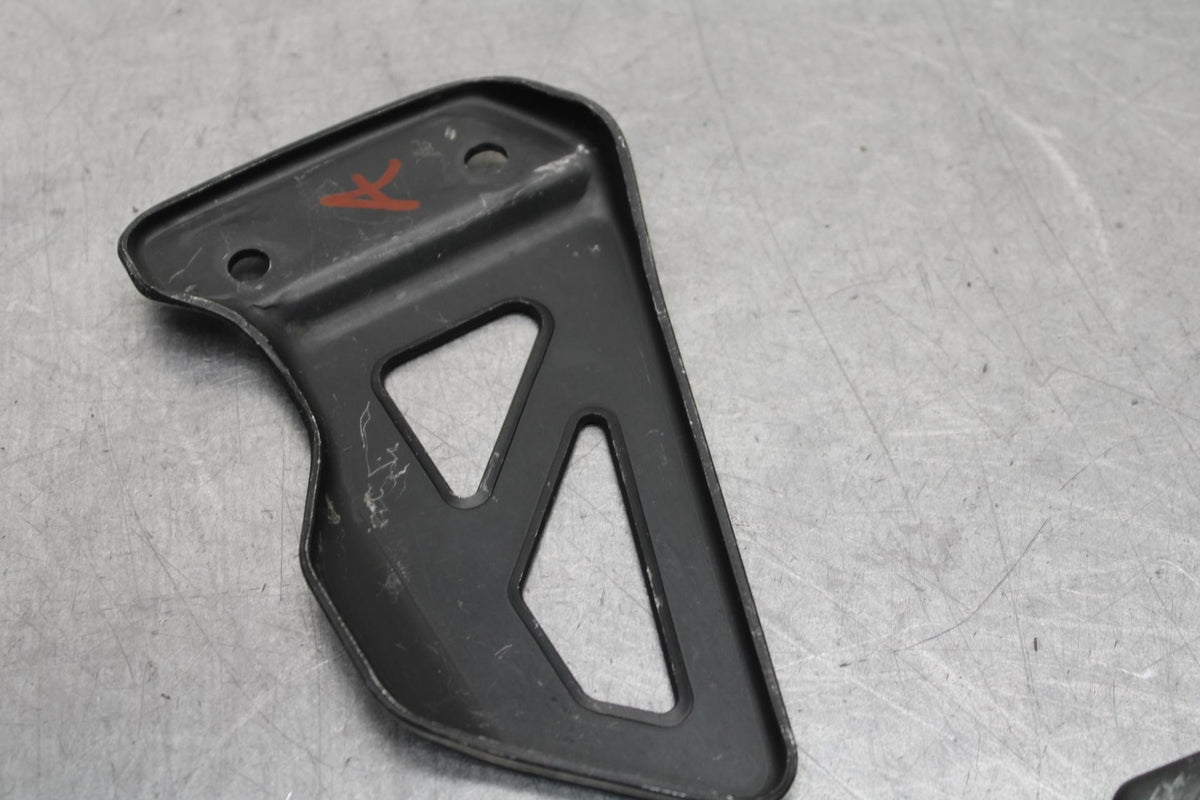 01-03 SUZUKI GSXR600 RIGHT SIDE HEEL GUARD BB639