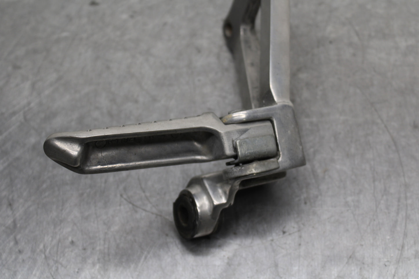 93-94 KAWASAKI NINJA ZX7R REAR BACK PASSENGER PEG SET PAIR BB122