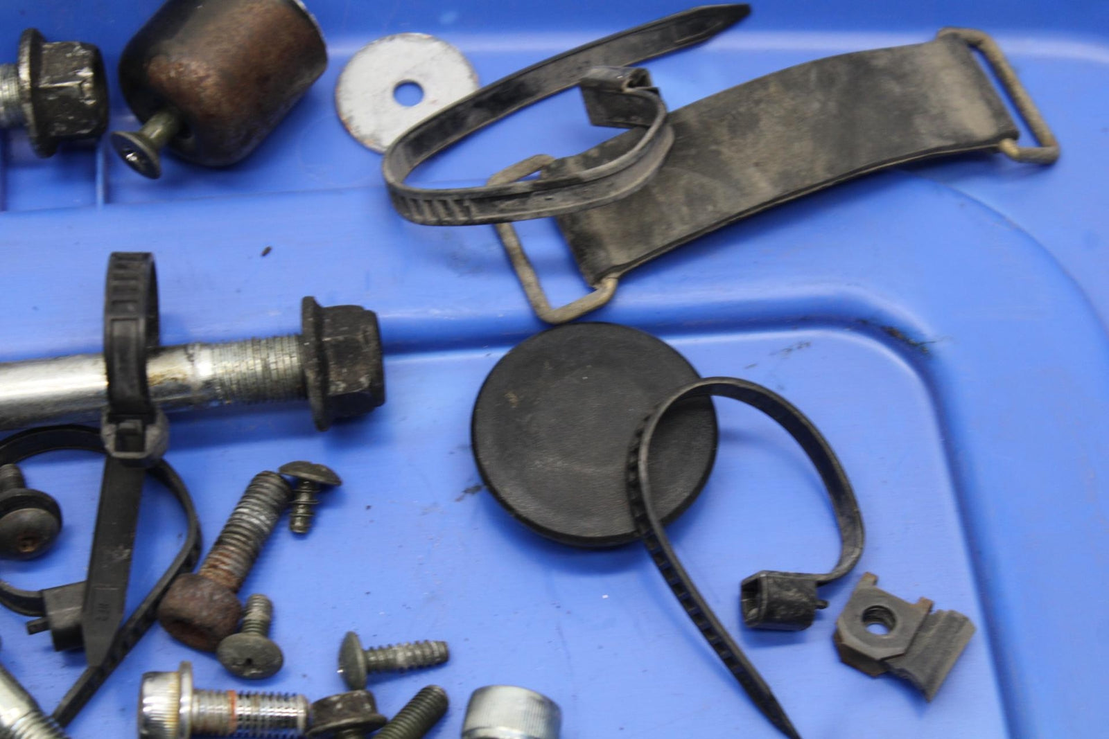 1995 Suzuki RF600R MISCELLANEOUS MOUNTING BOLTS HARDWARE MOTOR  BB615
