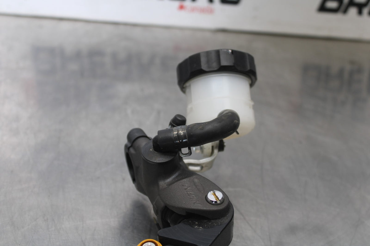 11-26 SUZUKI GSXR750 FRONT BRAKE MASTER CYLINDER w/ LEVER BB900