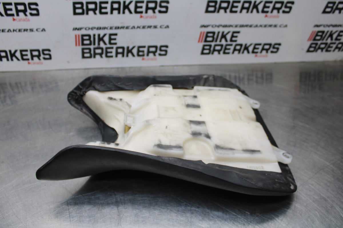 05 YAMAHA YZF R6 FRONT DRIVERS SEAT PAD SADDLE PILLION BB814