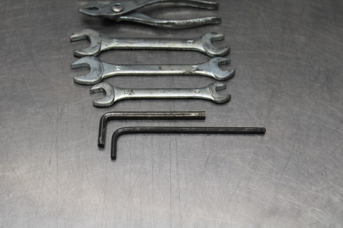 05-06 SUZUKI GSXR1000 STOCK TOOLS OEM TOOL BAG KIT SET BB773