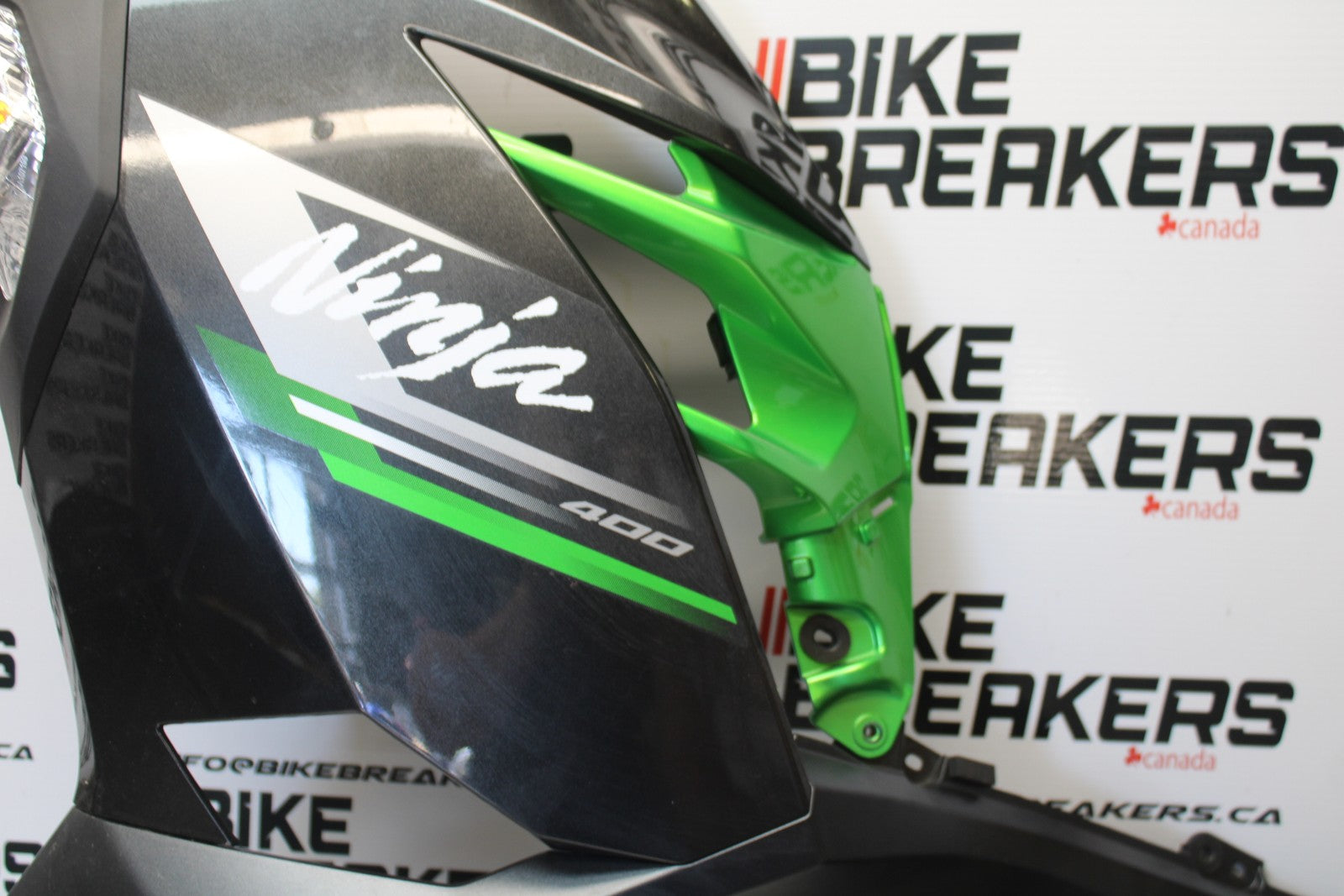 18-23 KAWASAKI NINJA 400 EX400 LEFT MID UPPER SIDE FAIRING COWL PLASTIC BB192