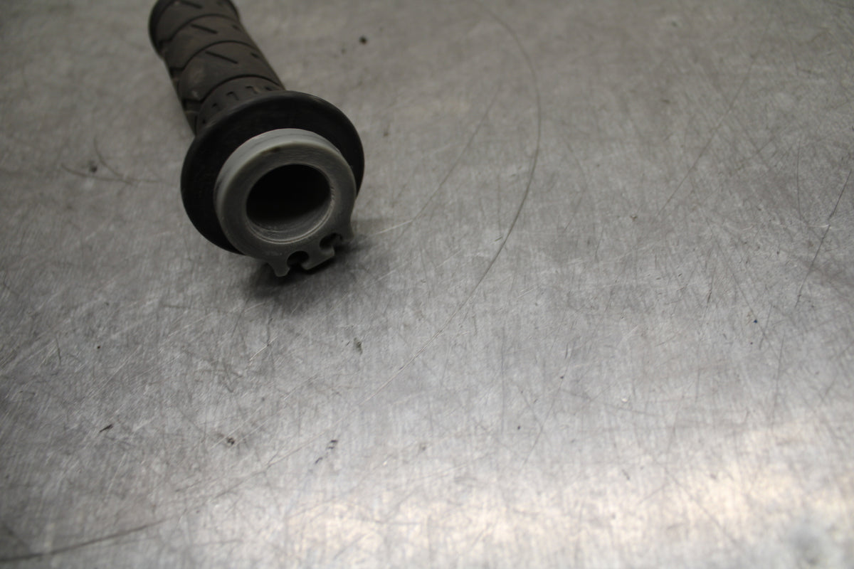 24 KAWASAKI NINJA 500 ABS RIGHT THROTTLE GRIP BB744