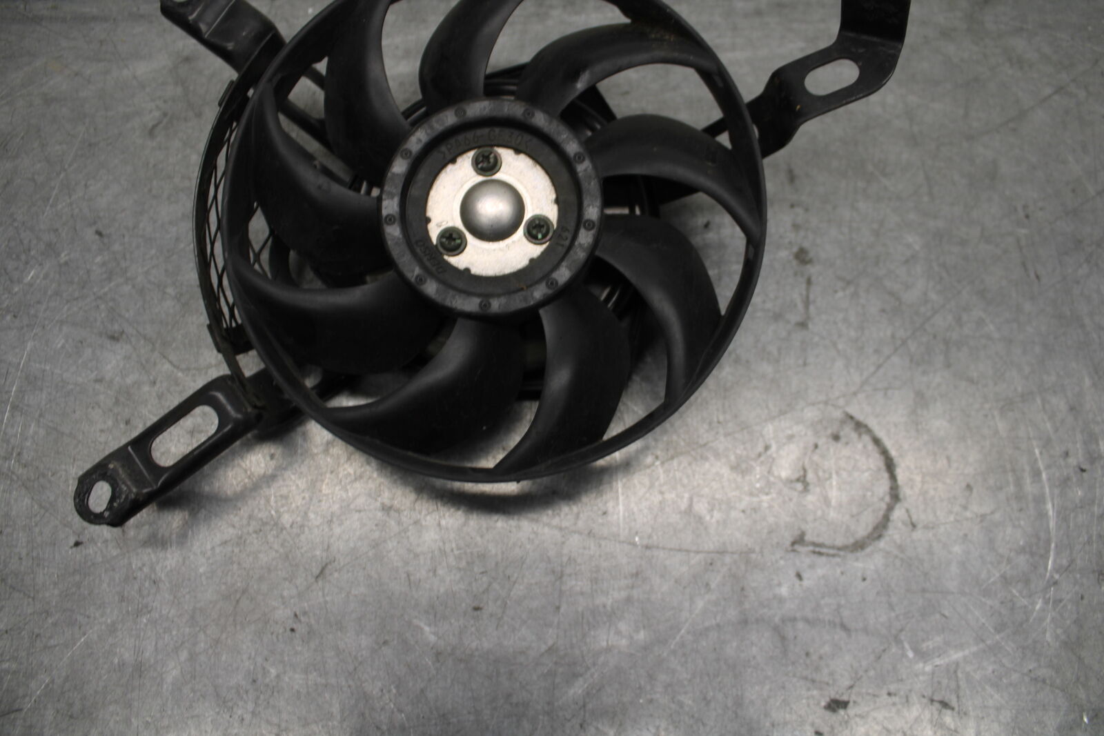 05-06 SUZUKI GSXR1000 ENGINE RADIATOR COOLING FAN 17800-41G00 BB677