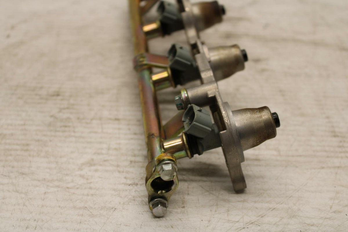 05-06 HONDA CBR600RR SECONDARY FUEL INJECTORS TOP AIRBOX GAS RAIL BB307