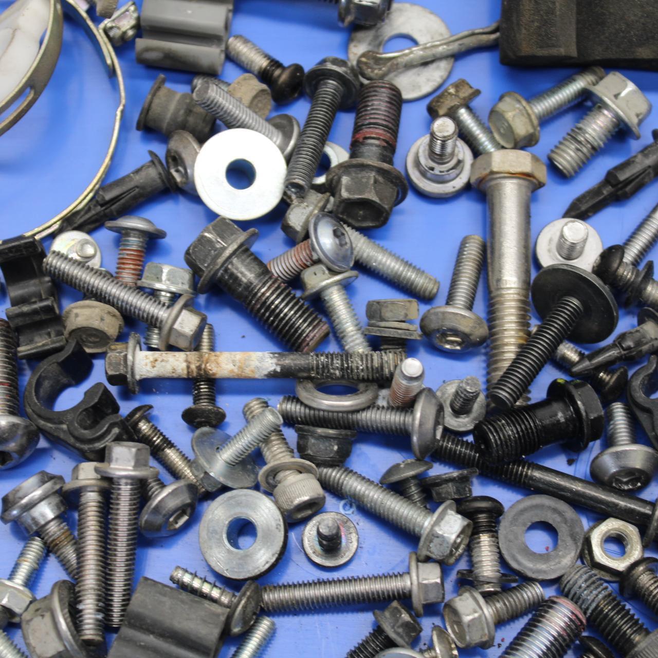 21 KAWASAKI NINJA ZX6R MISCELLANEOUS MOUNTING BOLTS HARDWARE MOTOR SCREWS BB647