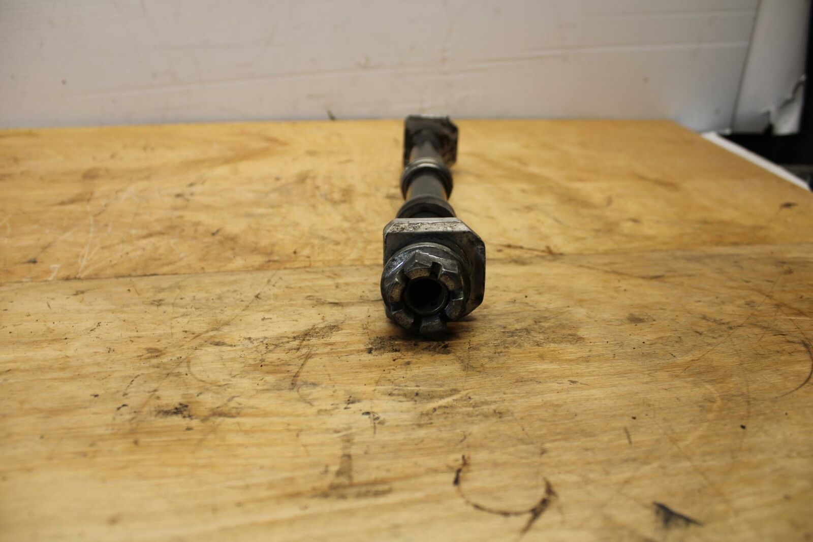 04-05 SUZUKI GSXR600 REAR AXLE BACK WHEEL RIM PIVOT BOLT AXEL BB329