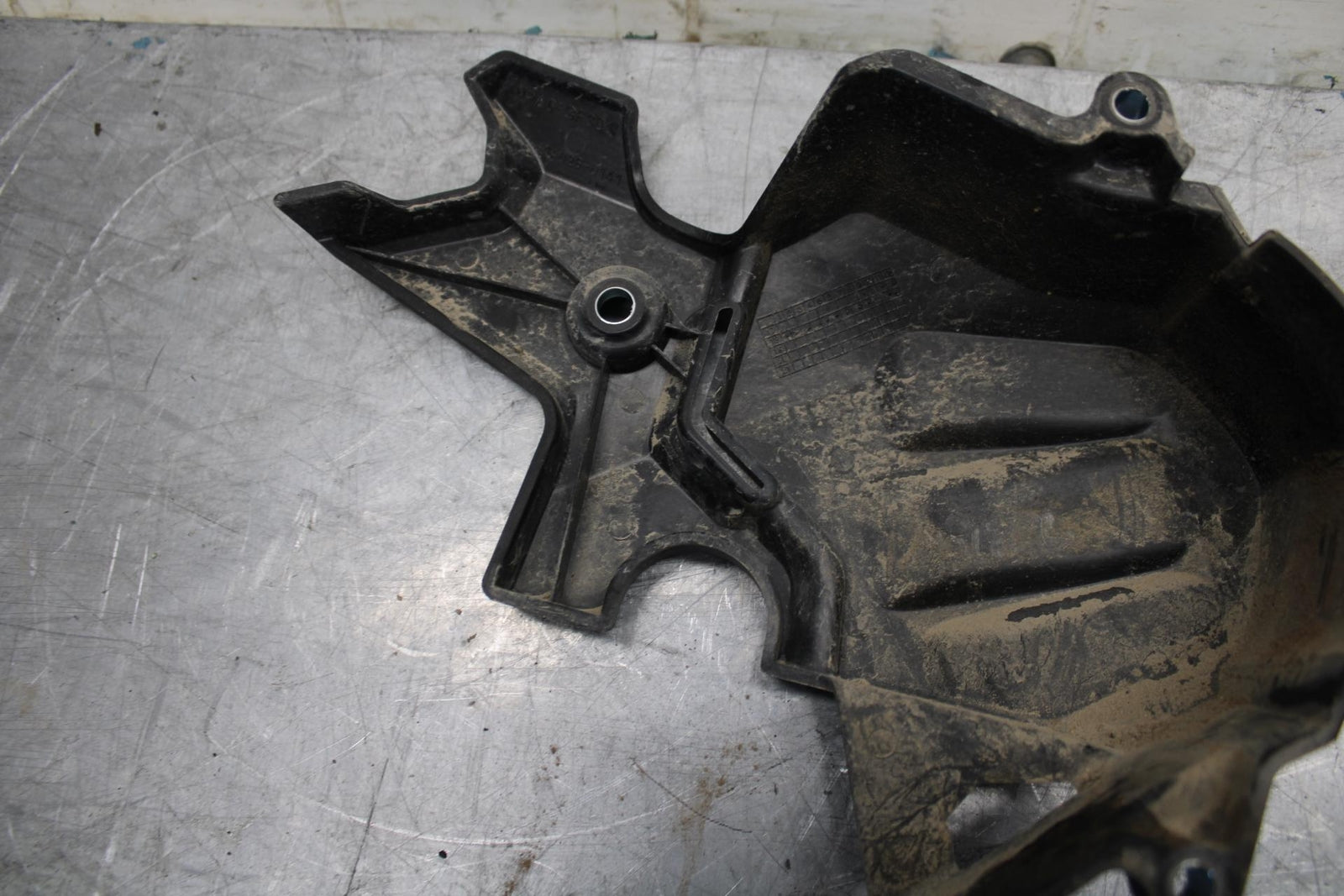 18 KAWASAKI Z 400 ENGINE SPROCKET COVER BB469