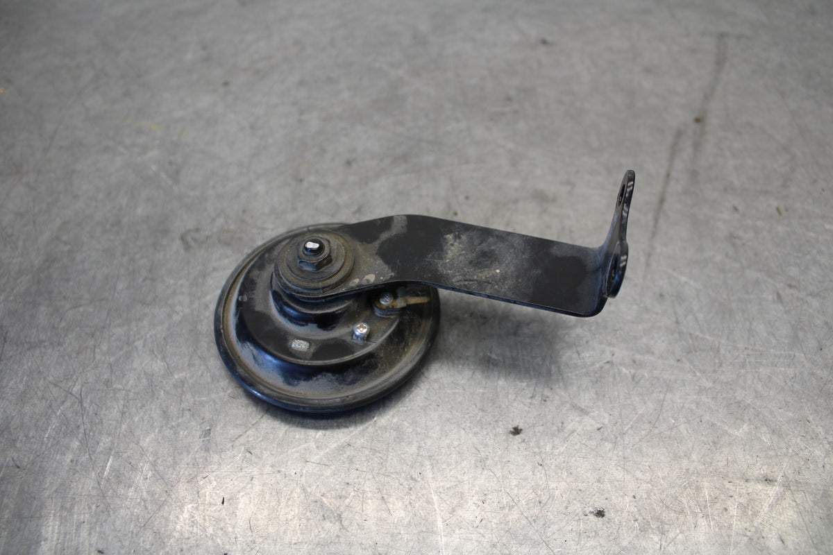 11-24 SUZUKI GSXR750 HORN SIGNAL BB687