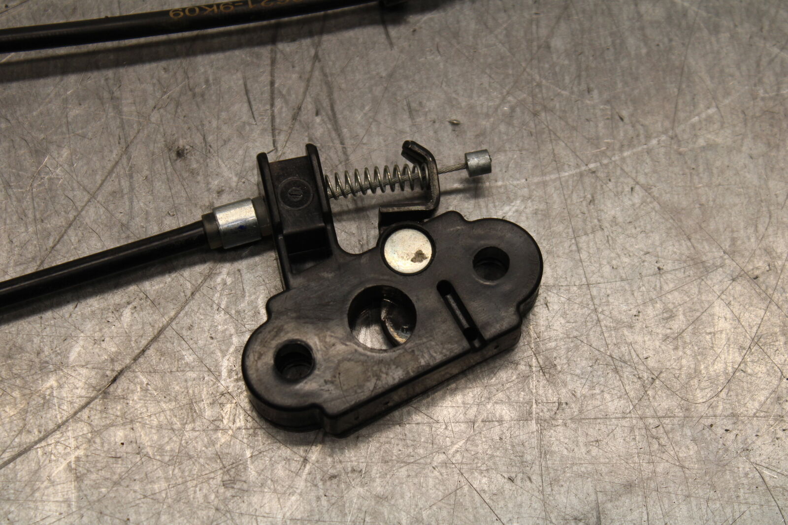 19-22 KAWASAKI Z400 REAR PASSENGER SEAT LATCH LOCK ASSEMBLY BB738