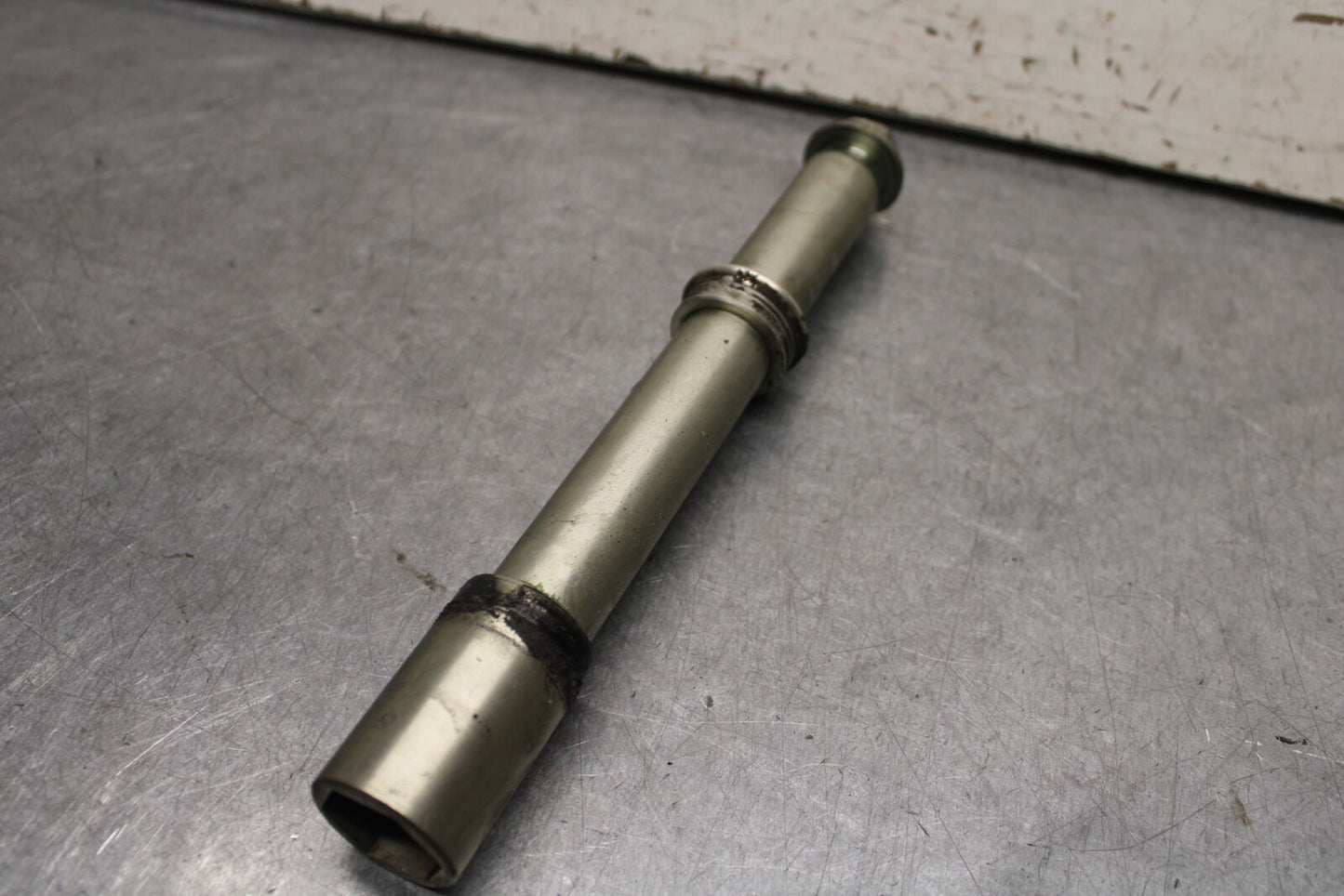 06-07 SUZUKI GSXR750 FRONT WHEEL RIM AXLE PIVOT BOLT 54711-41G00 BB670