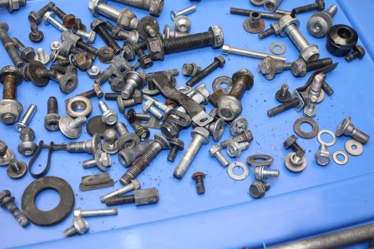 09 KAWASAKI NINJA 250R BOLTS HARDWARE MOTOR SCREWS BB824