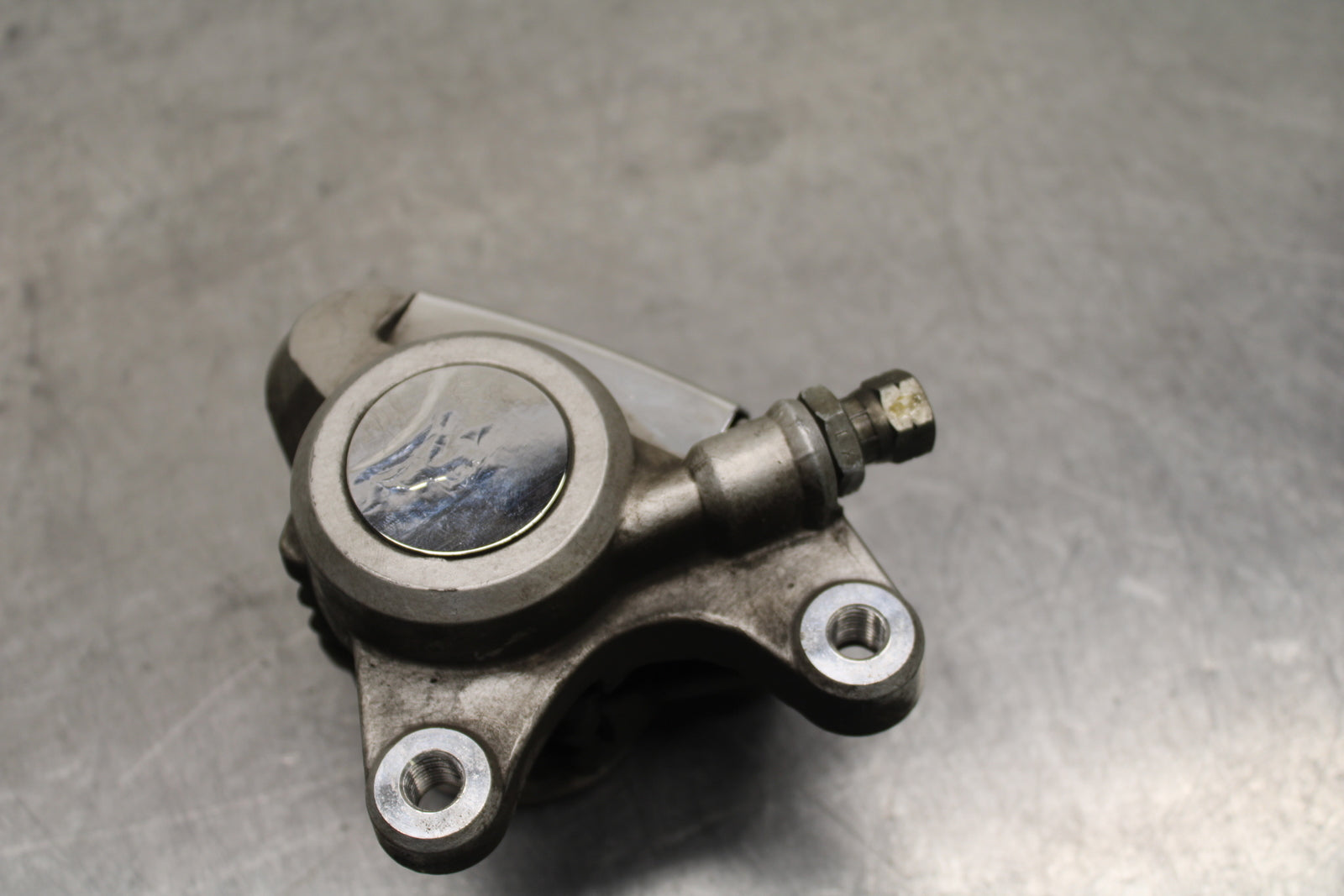 00 SUZUKI INTRUDER 1500 VL1500 RIGHT FRONT BRAKE CALIPER BB761