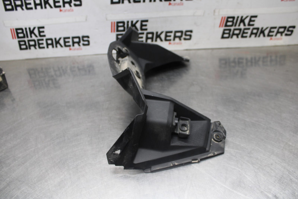 24-25 KAWASAKI NINJA 500 EX500J ABS FRONT CENTER FAIRING & USB-C CHARGER BB934