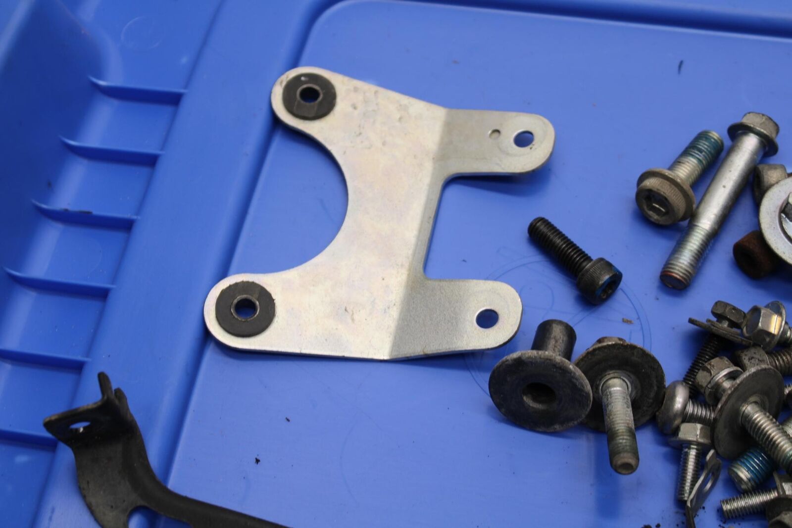 2008 Suzuki GSXR600 MISCELLANEOUS BOLTS HARDWARE MOTOR SCREWS BB593