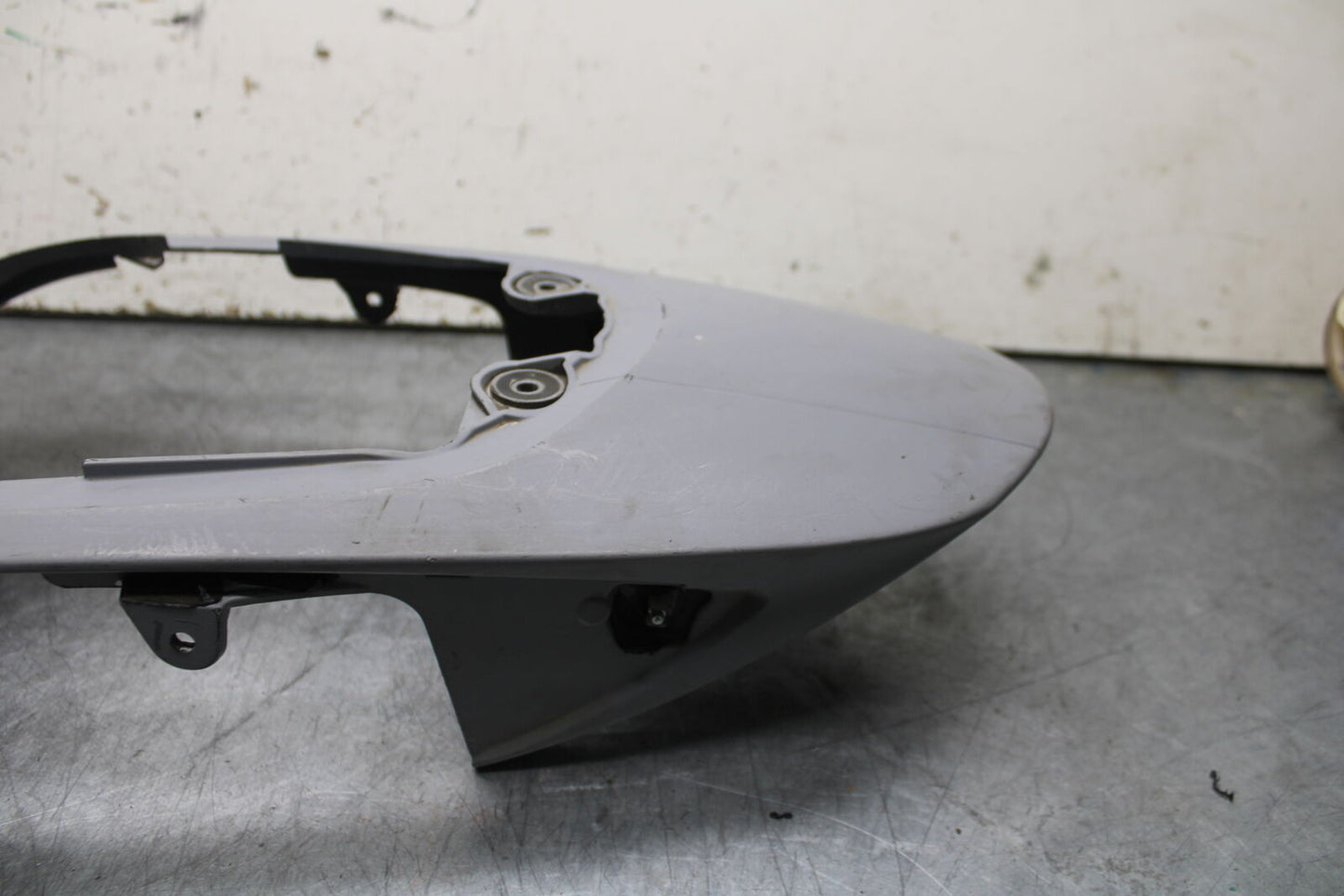 08-10 SUZUKI GSXR 600  CENTER REAR BACK TAIL FAIRING COWL BB101