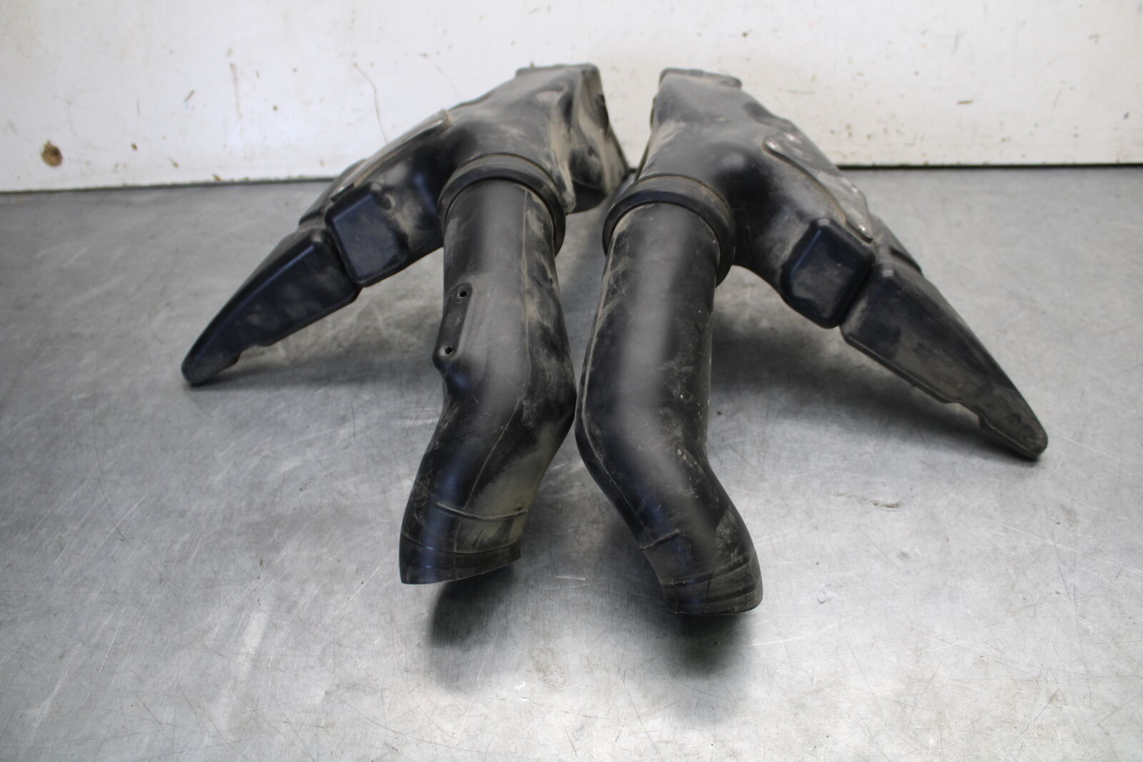 05-06 HONDA CBR600RR RIGHT LEFT INTAKE DUCTS 64330-MEE-A00 64335-MEE-940 BB655 