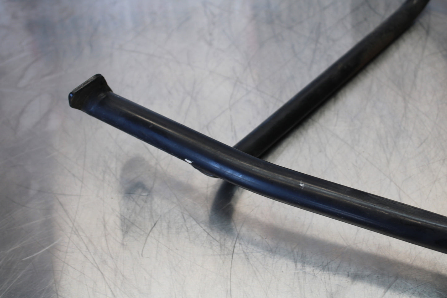 06-12 BMW F800ST CENTER MAIN STAND BB144