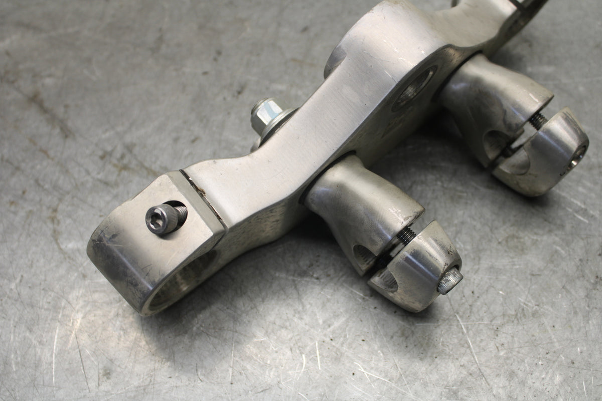 05-09 SUZUKI BOULEVARD C90 FORKS UPPER TRIPLE TREE CLAMP BB692