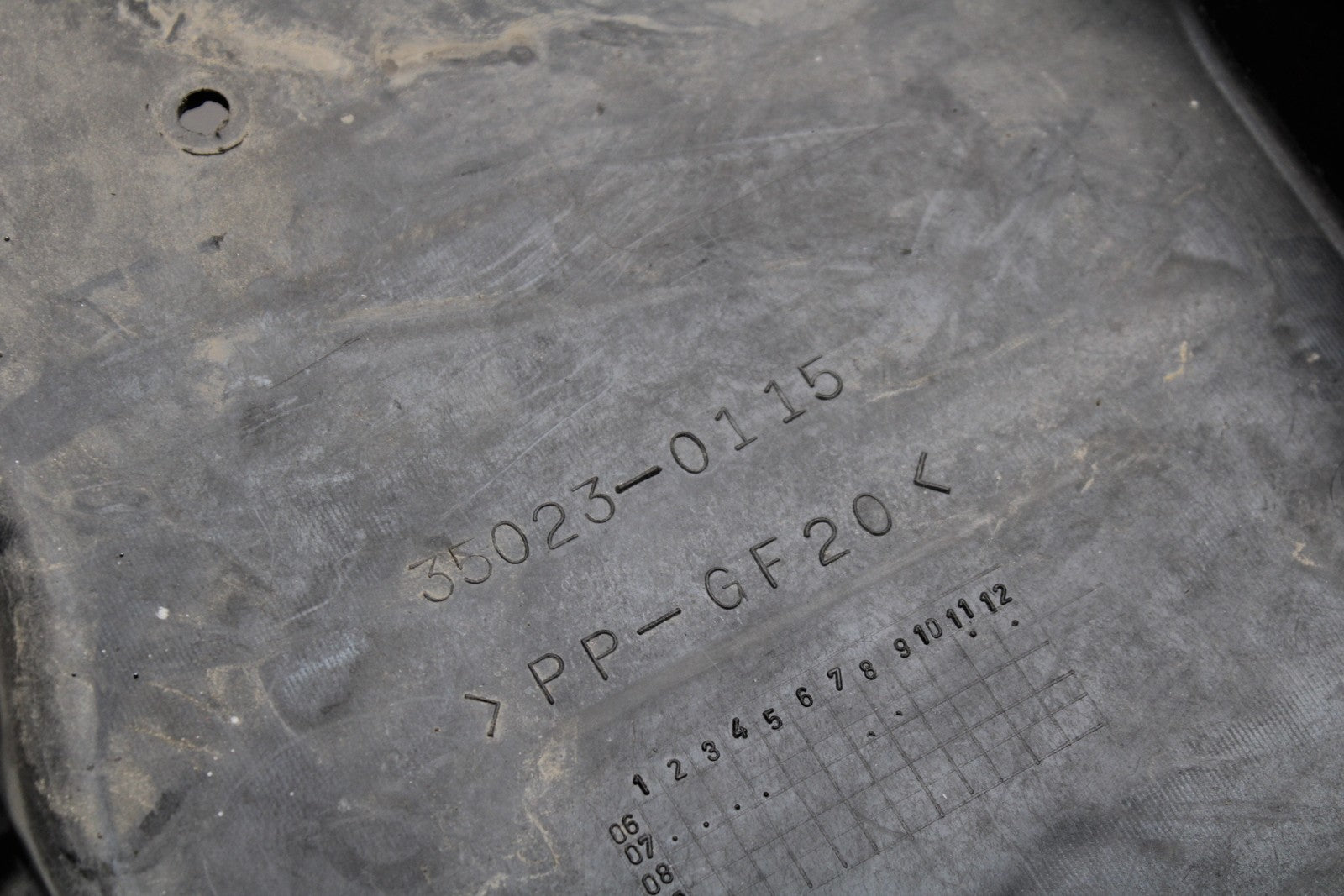 07-08 KAWASAKI NINJA ZX6R REAR BACK TAIL UNDERTAIL BATTERY TRAY PLASTIC BB203