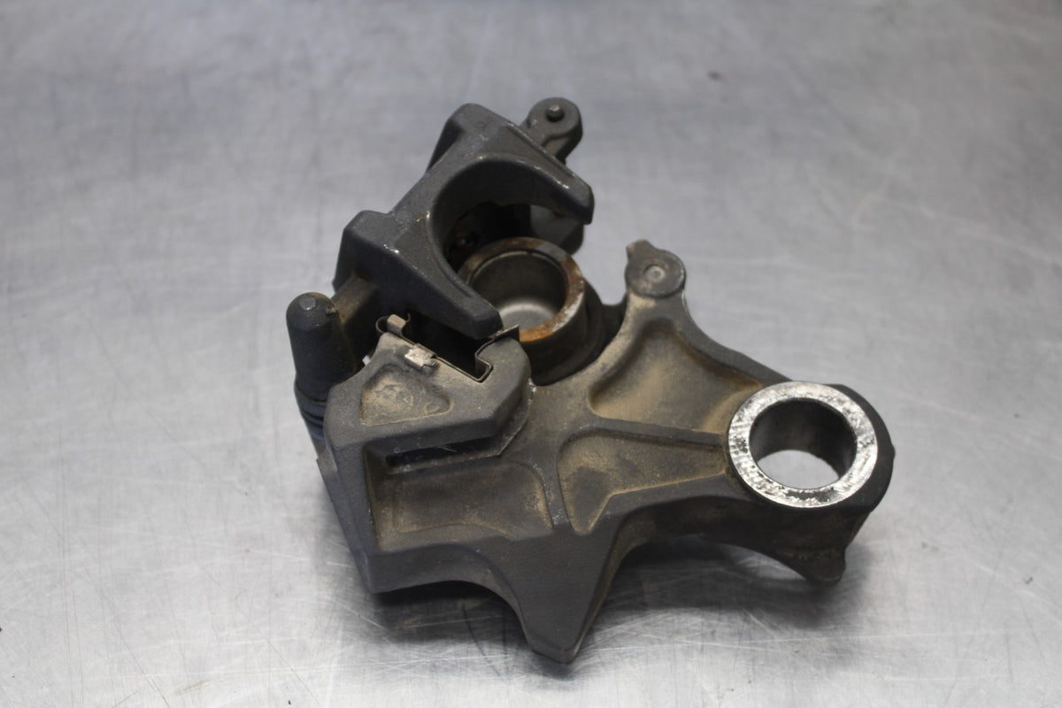 06-07 SUZUKI GSXR600 REAR BACK BRAKE CALIPER W MOUNT BRACKET BB836