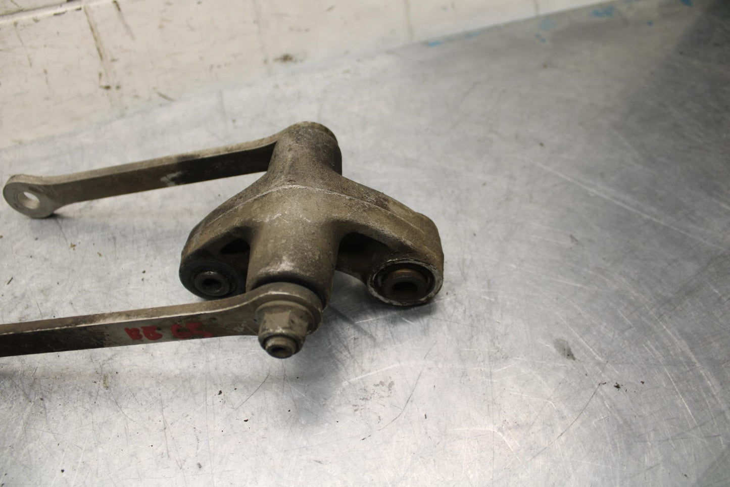 02-03 SUZUKI GSXR750 REAR DOGBONE SHOCK LINKAGE LINK 62600-35870 BB14