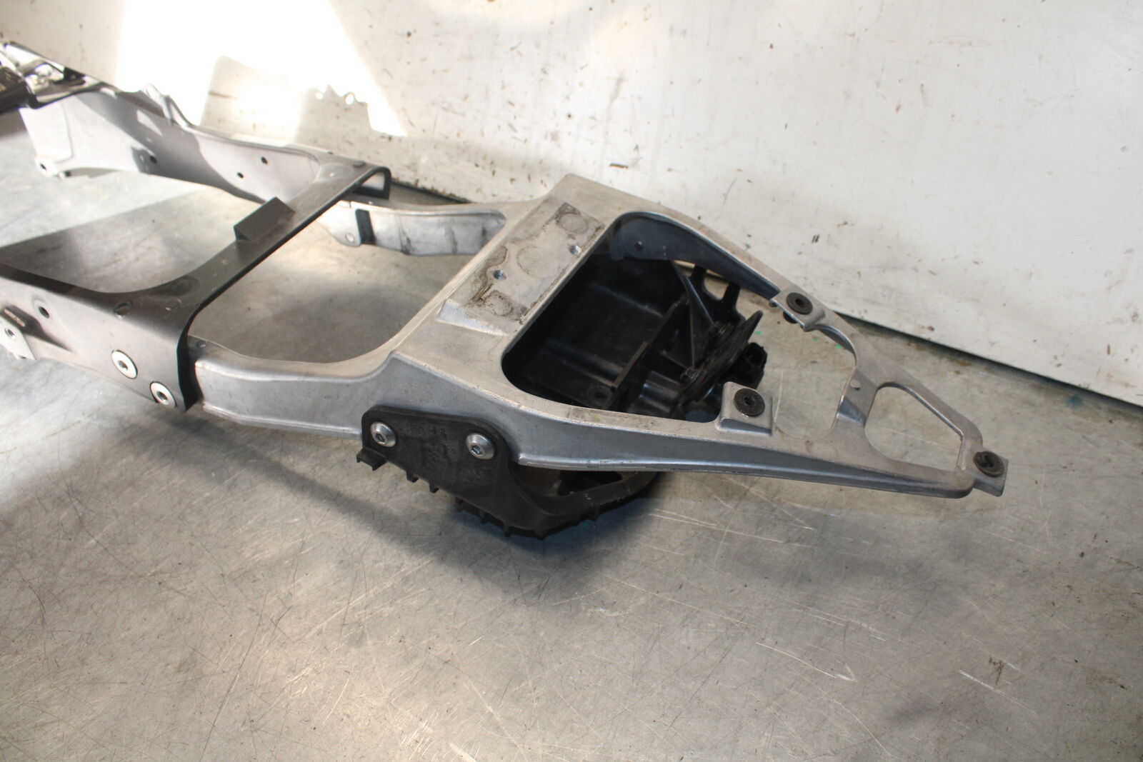 09-12 KAWASAKI NINJA ZX6R REAR SUBFRAME BACK SUB FRAME 32160-0399 BB698