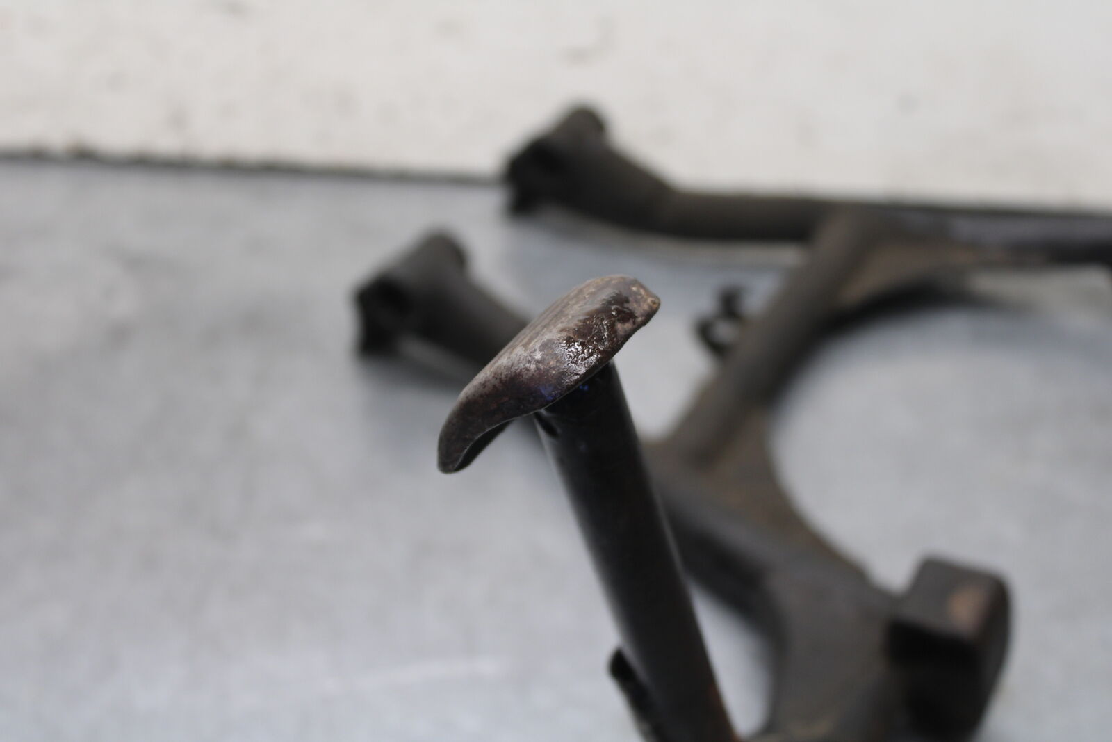 85-86 SUZUKI MADURA 1200 CENTER MAIN STAND  BB691