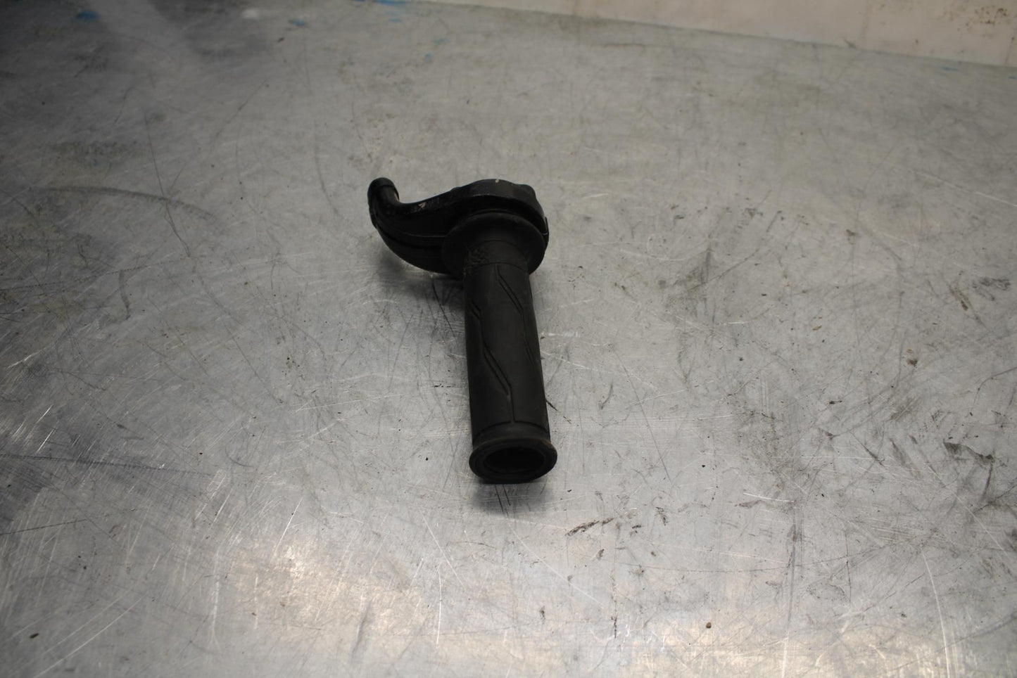 07-08 YAMAHA YZF R1 THROTTLE CABLE LINE HOUSING GUIDE BB425