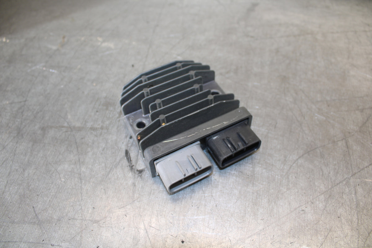13-15 HONDA CBR500R RECTIFIER VOLTAGE REGULATOR 31600-MGZ-J01 BB704