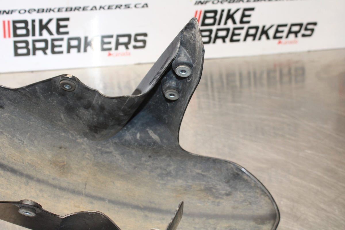 04-05 YAMAHA YZF R1 FRONT WHEEL FENDER COWL FAIRING BB173
