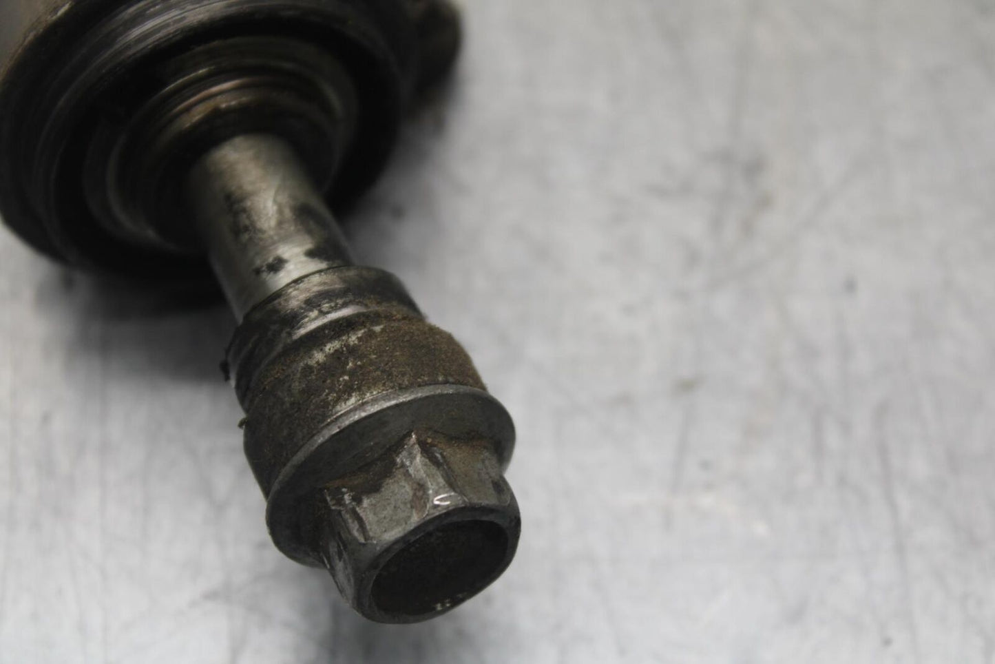 1988 Yamaha FZ600 FRONT WHEEL RIM AXLE PIVOT BOLT 10W-25381-00-00 BB601