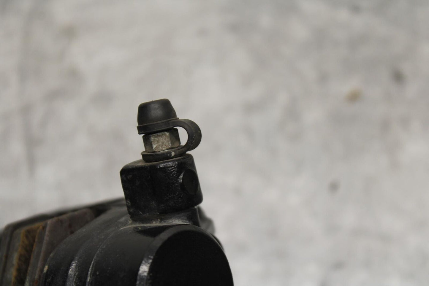 15-16 KAWASAKI EX300 REAR BACK BRAKE CALIPER W MOUNT BRACKET BB635