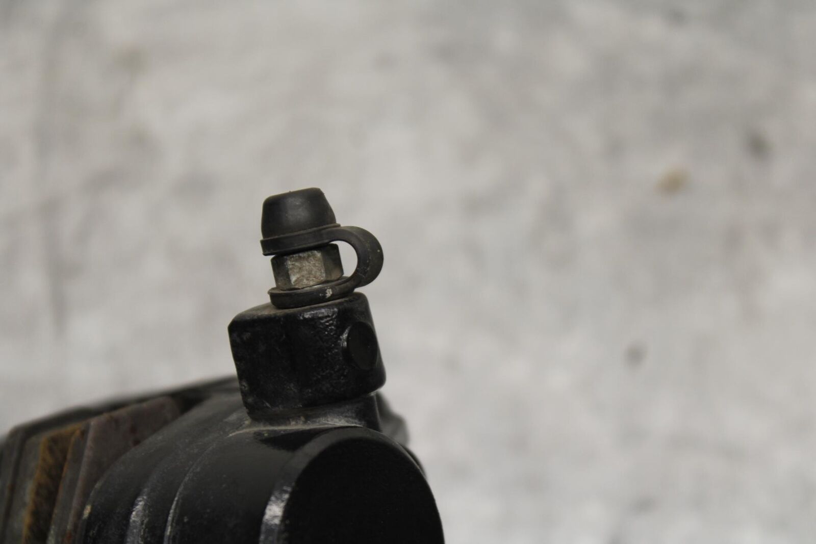 15-16 KAWASAKI EX300 REAR BACK BRAKE CALIPER W MOUNT BRACKET BB635