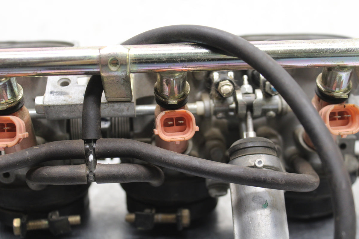 03-04 HONDA CBR600RR MAIN FUEL INJECTORS / THROTTLE BODIES BB134