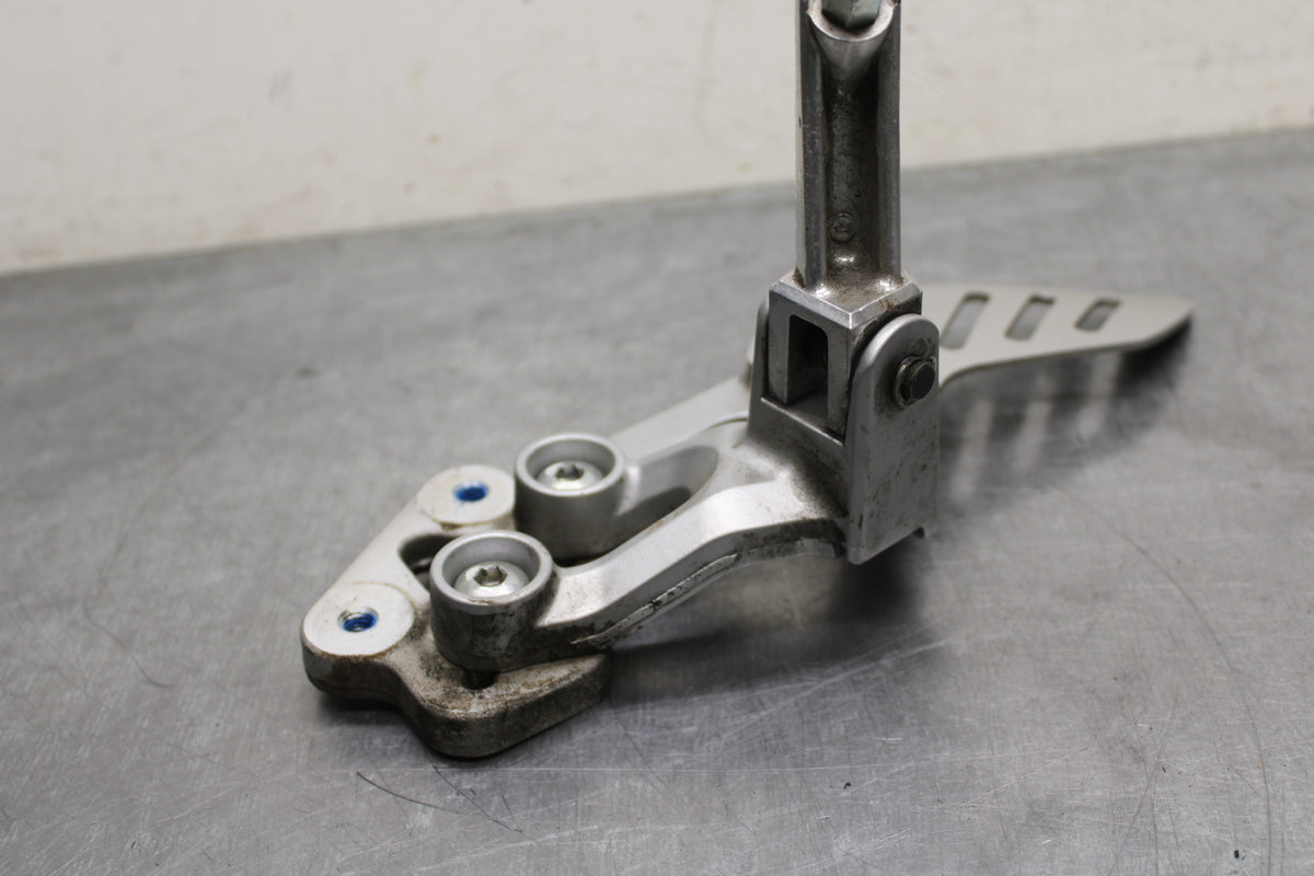 09 SUZUKI GSXR600 LEFT REARSET REAR SET DRIVER FOOT PEG REST STOP BB759