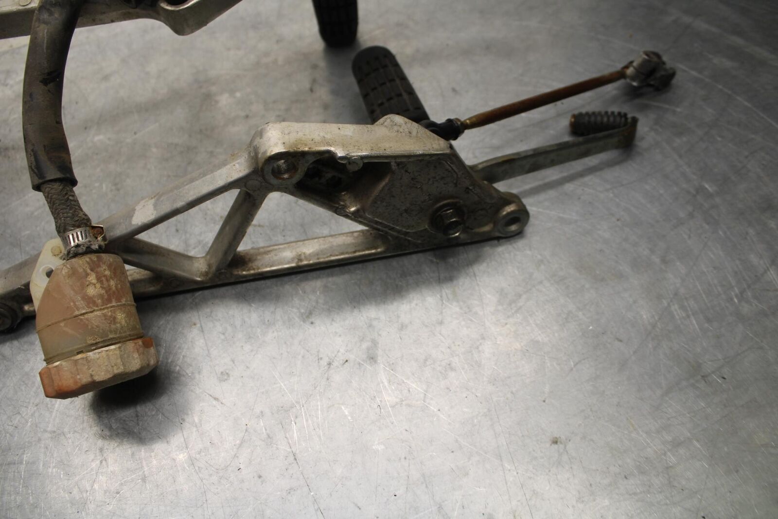 1984 Honda Interceptor 750 VF750F  REARSETS REAR SET DRIVER FOOT PEGS  BB38