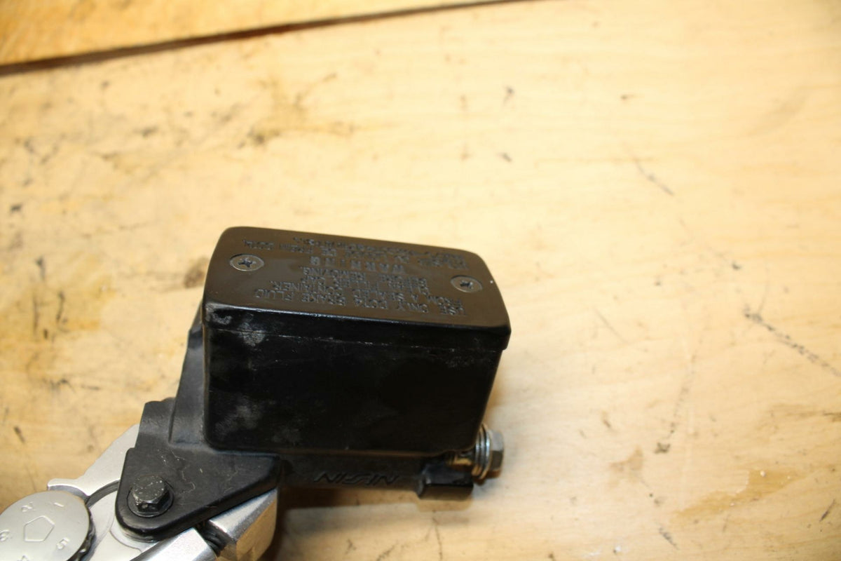07-12 SUZUKI BANDIT 650S FRONT BRAKE MASTER CYLINDER w/ LEVER BB328
