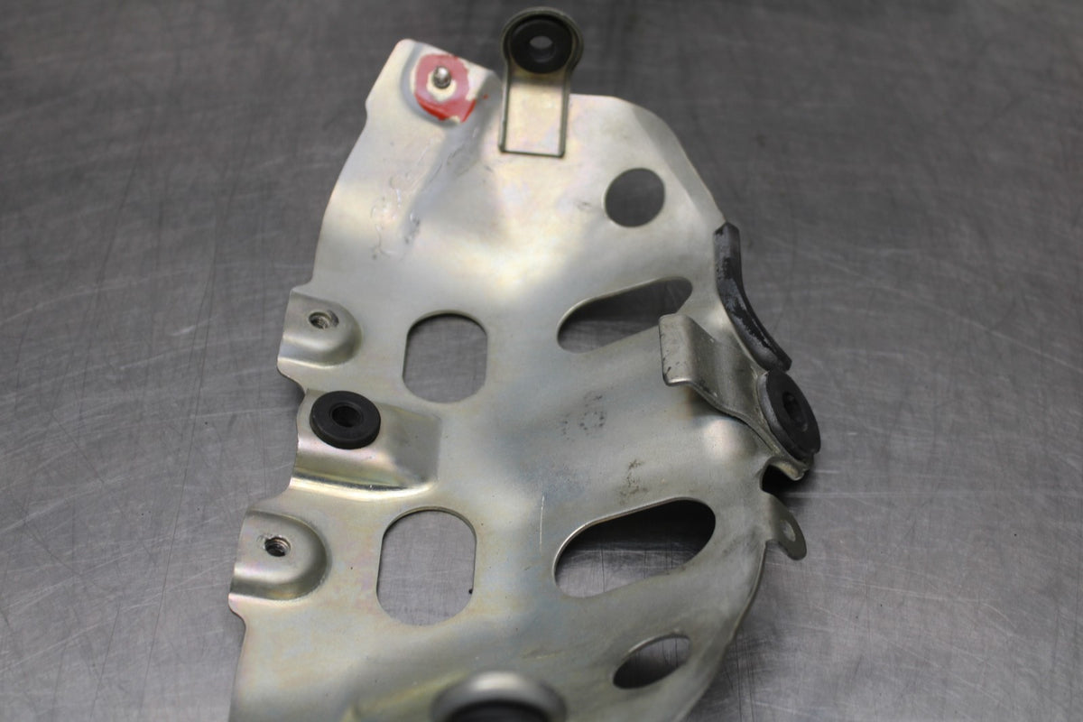 07 SUZUKI GSXR1000 FRONT GAS TANK FUEL CELL FAIRING COWL MOUNT BRACKET BB770