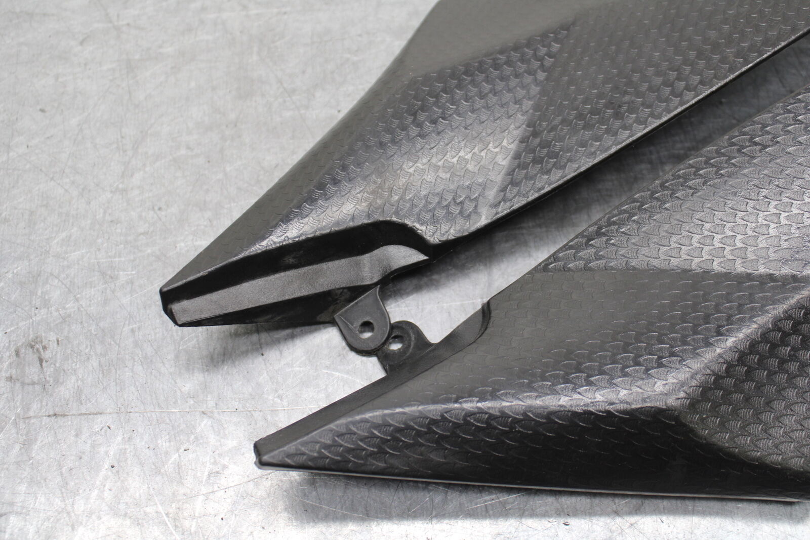 06 YAMAHA YZF R6 AFTERMARKET RIGHT LEFT FUEL TANK PANELS COVERS TRIM SET  BB716