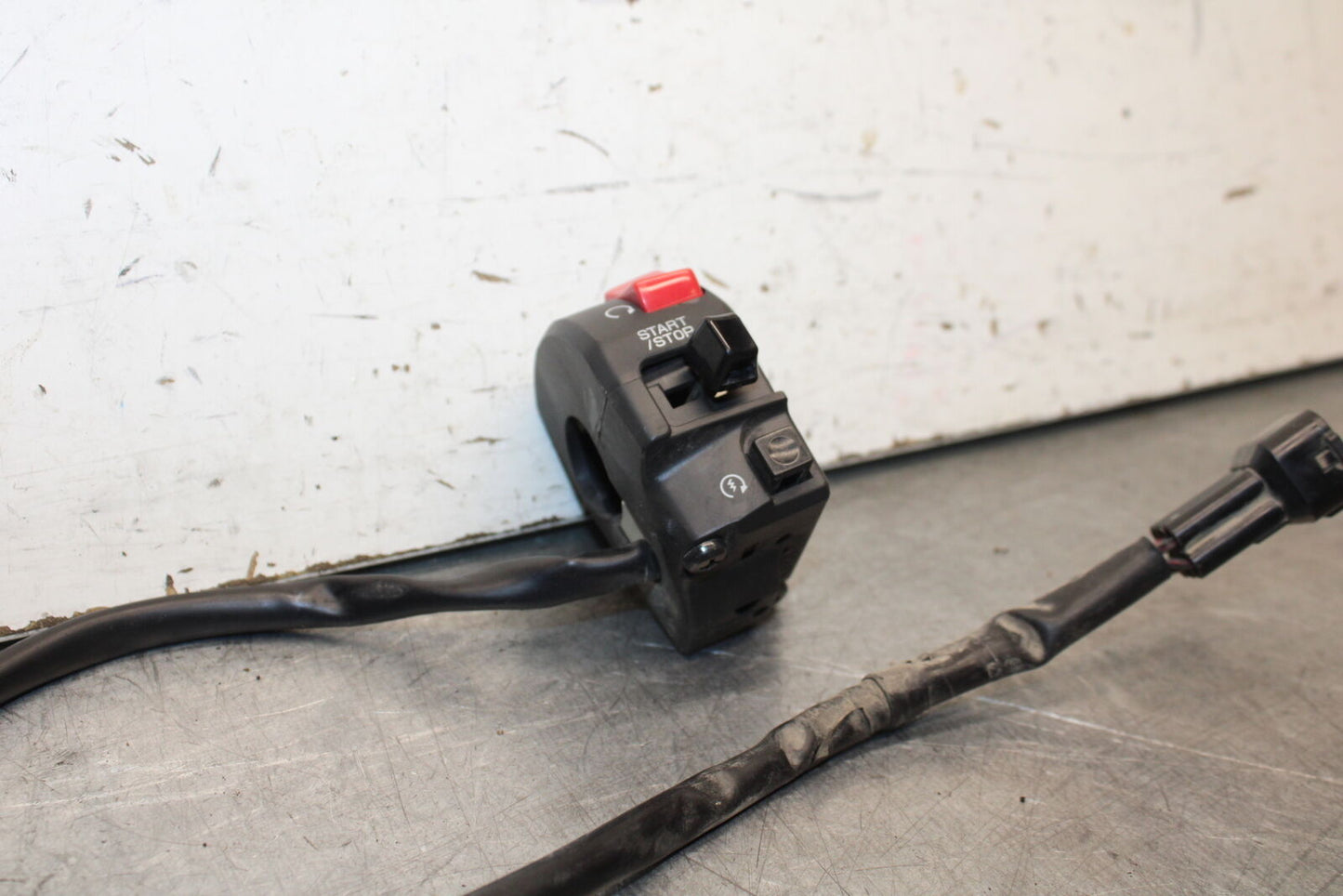 16 KAWASAKI NINJA ZX10R RIGHT HANDLE KILL OFF START SWITCH SWITCHES BB650